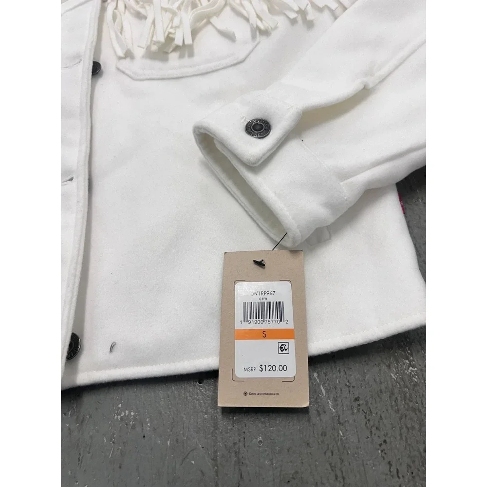 Levis levi cropped